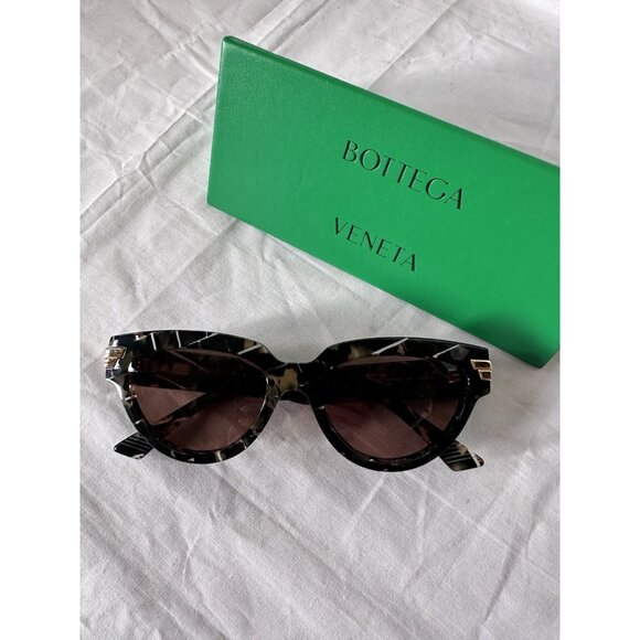 Bottega Veneta Bold Ribbon Cat Eye Sunglasses in Havana & Brown $510 main image 5